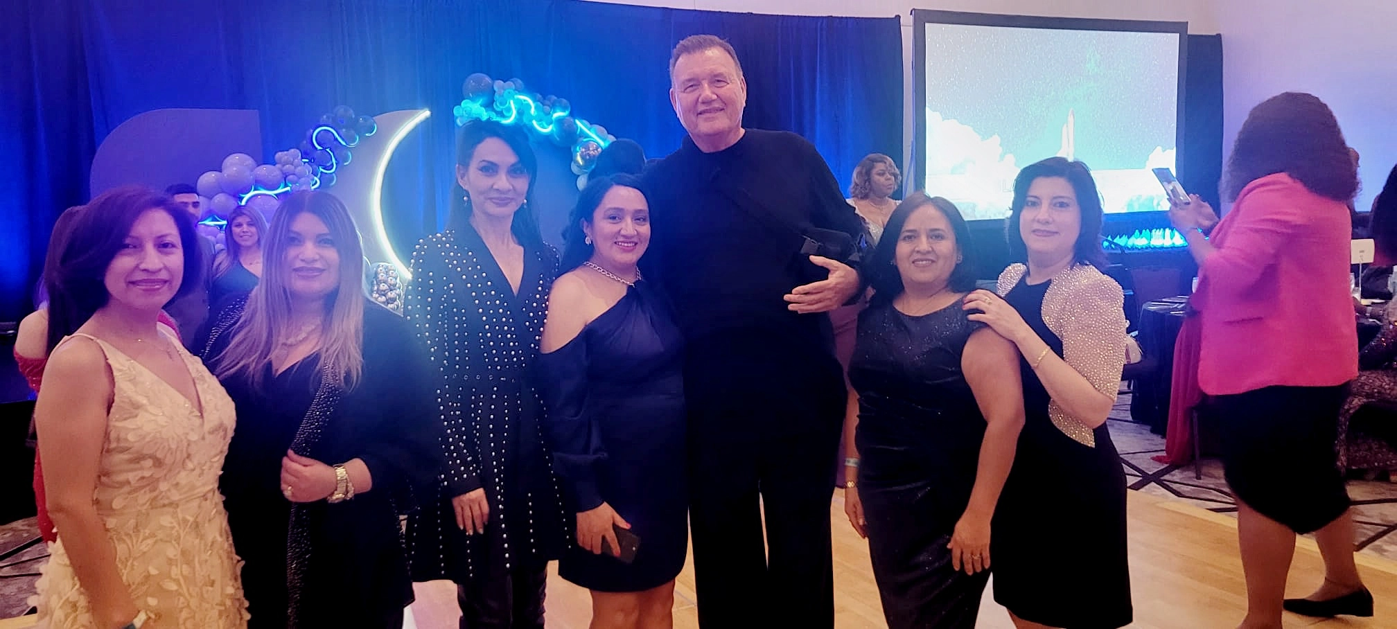 Jenny Rodriguez Minchala with Mentor Gregg Kapp and Prosperity team at Texas Annual Celebratio